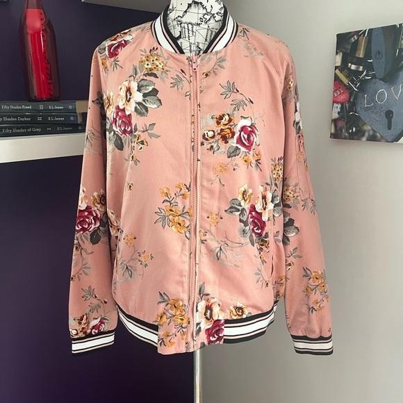 Haute Monde Jackets & Blazers - HAUTE Monde Floral Jacket